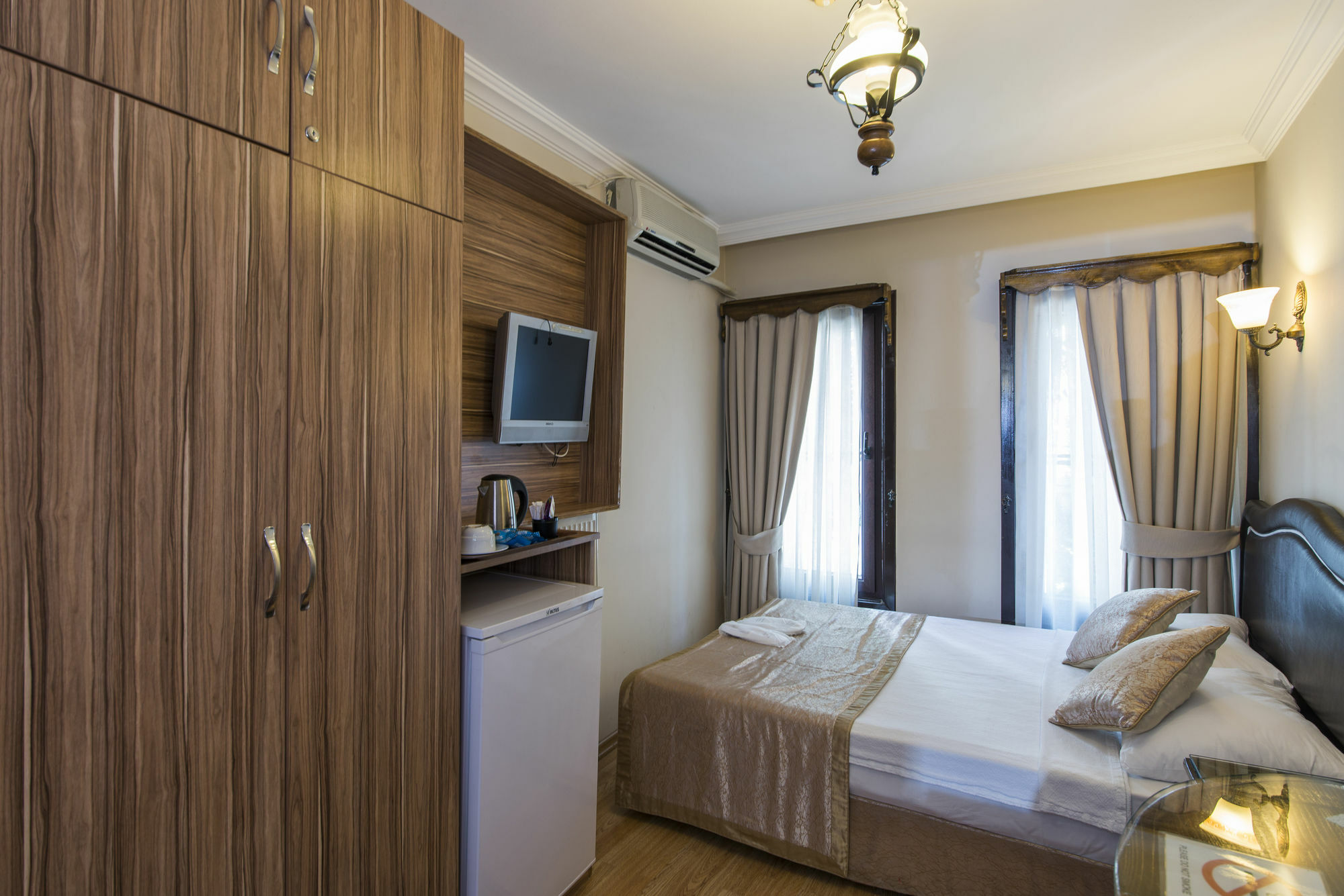 Naz Wooden House Inn Istambul Extérieur photo